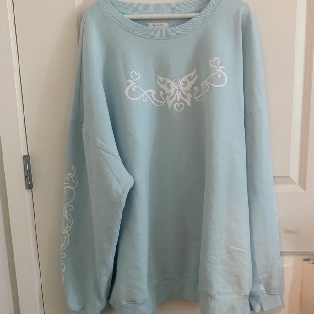 Light Blue Aeropostale woman’s oversized Sweatshirt with white design.